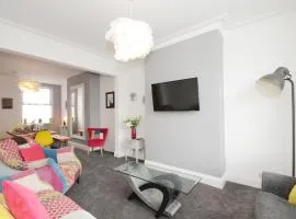 York Boutique House- spacious & stylish with free parking