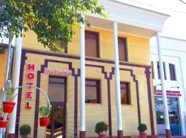 Hotel Shakhname