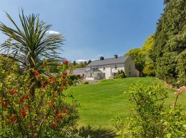 Curradoon House, hotel con estacionamiento en Ballynamult