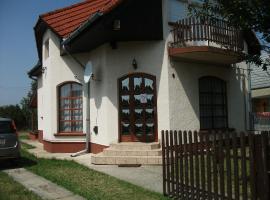 Zsuzsanna vendégház, гостьовий будинок у місті Мезйокйовешд