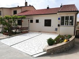 Apartment and Rooms Markovic, hotell sihtkohas Senj