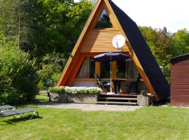 Ferienhaus im Nordschwarzwald - Nurdachhaus in Waldrandlage、Schellbronnのコテージ