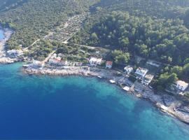 Crni, hotel in Gdinj