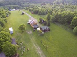 Börzsönyi Szabadidőközpont, glamping site sa Kóspallag