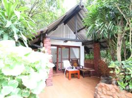 Pine Bungalow Krabi, хотелски комплекс в Клонг Муанг Бийч