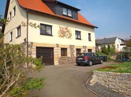 Lovely holiday home in the Thuringian Forest with roof terrace and great view, apartman Bad Liebensteinben