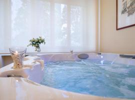 Villa Domus Salento Suites & Rooms con parcheggio privato in loco, hotel con jacuzzi a Lecce