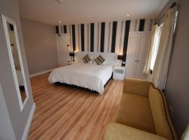 Aaranmore Lodge Guest House, guest house di Portrush