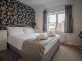 Mayflower Coach House by RentMyHouse, cheap hotel in Hereford