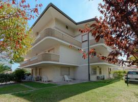 Appartamenti Lignano Sabbiadoro - Villa Ammiraglia, hôtel à Lignano Sabbiadoro près de : Faro Rosso