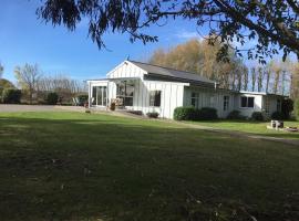 Spires Barn Lodge, chalet i Christchurch