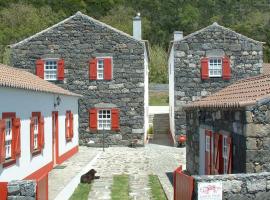 Casal do Vulcão, rumah desa di Capelo