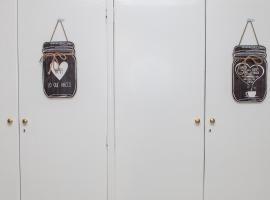 Los Rosales, hotel v destinaci Sarón