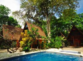 Howler Monkey Hotel, hotel em Montezuma