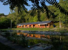 Albergue Casa del Pescador โรงแรมในAmbasmestas