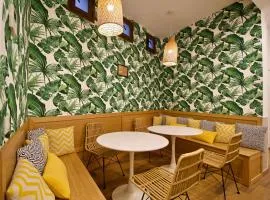 The Bridge Huertas - Hostal