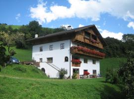 Mantingerhof, hotel u gradu Funes