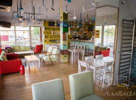 ArkaBarka Floating Hostel, hotelli Belgradissa