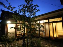 Hostel Fish in a River, hotel en Takayama