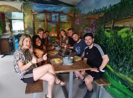 Monteverde Backpackers: Monteverde'de bir Oda ve Kahvaltı