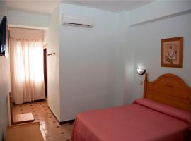 Hostal París, hotel perto de Aeroporto de Gibraltar - GIB, 