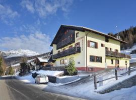 Hotel Loredana、リヴィーニョのホテル