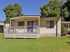 Cottage 20 - 3 Bedroom - Lake Hume Resort, hotel para famílias em Albury