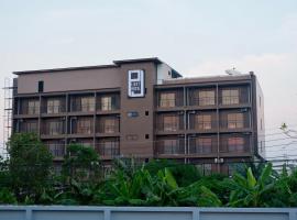PJ Loft Hotel: Ban Khok Krathin şehrinde bir otel