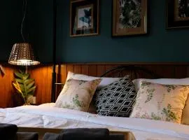 TANA CASA 12 Large Sathorn 6BR Townhome with Parking