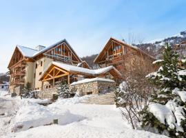 Résidence les chalets du Galibier Piscine Sauna Hammam WIFI, hotel in Valloire