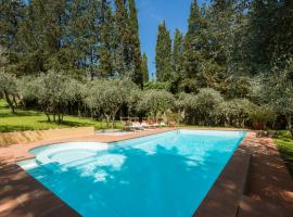 Villa in Private Estate,shared Pool,parking,3km to Ponte Vecchio, будинок для відпустки у Флоренції
