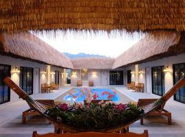 Ozone Villa Phuket, hotelli, jossa on uima-allas kohteessa Ban Pa Khlok