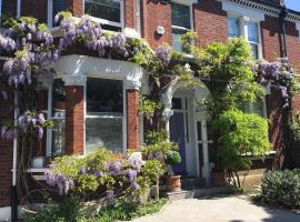 The Lilac Door, hotel berdekatan South London Theatre, London