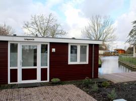 Houseboat Linquenda, villa in Woubrugge