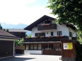Ferienwohnung Franzi, hotell sihtkohas Garmisch-Partenkirchen huviväärsuse Olympia-Sportstätten lähedal