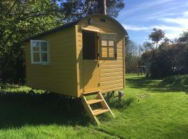 Blackstairs Shepherds Huts, hotel near Clashganny Lock, Killedmond