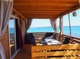 Stress free by the sea, hotel u gradu Privlaka