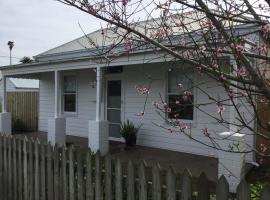 Lily cottage-Bank street, hotel i Port Fairy