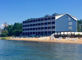 The Baywatch Resort, hotel en Traverse City