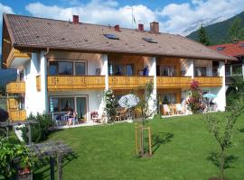 Ferienapartmenthaus Hubertushof, lägenhet i Mittenwald