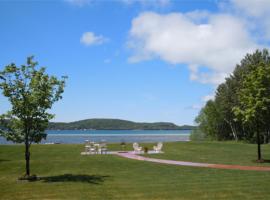 The Beach Inn Motel, hotel blizu znamenitosti ledene jame Eben, Munising