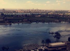 Amazing Nile View and Pyramids Apartment, Hotel in der Nähe von: HSBC Bank Egypt, Kairo