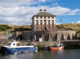 Merchant's House - LARGE two floor apartment!! Sleeps up to 11 people, First floor available separately, sleeping 2 people at a reduced rate!!!, hotell i Eyemouth