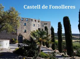 Castell de Fonolleres, semesterboende i Fonolleres