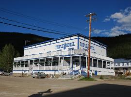 Triple J Hotel, hotel em Dawson City