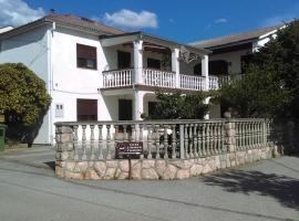 Ruža i Natalija, ξενοδοχείο σε Karlobag