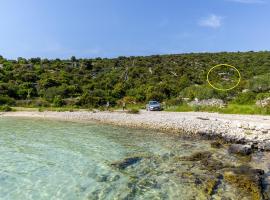 House Small Robinson, hotel a Sevid