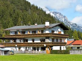 Pension und Apartments Landhaus Marie, guest house in Leutasch