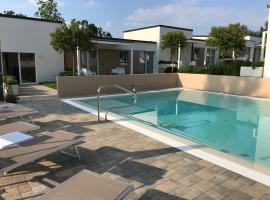 Aurora ApartHotel, hotel with pools in Peschiera del Garda