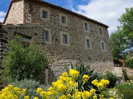 Gîte **** "le refuge des fées", hôtel à Saint-Julien-du-Gua